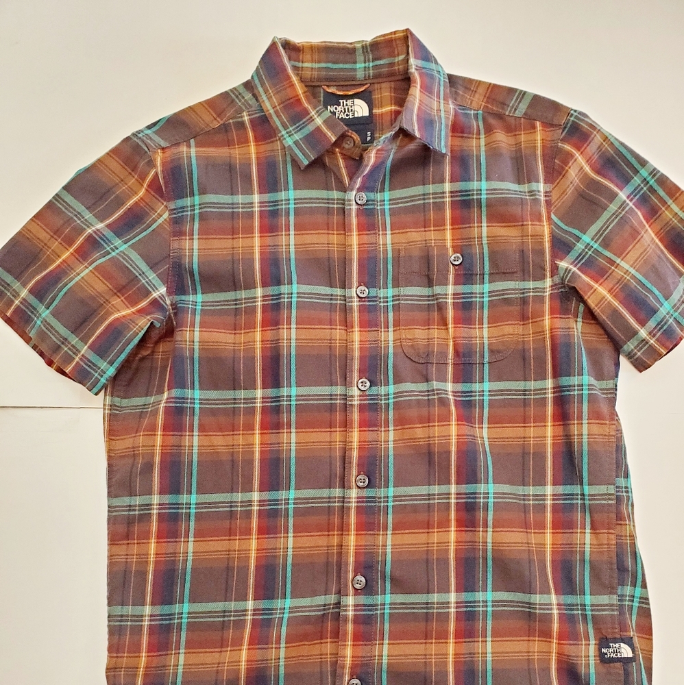 The north face button down short sleeve plaid shirt
